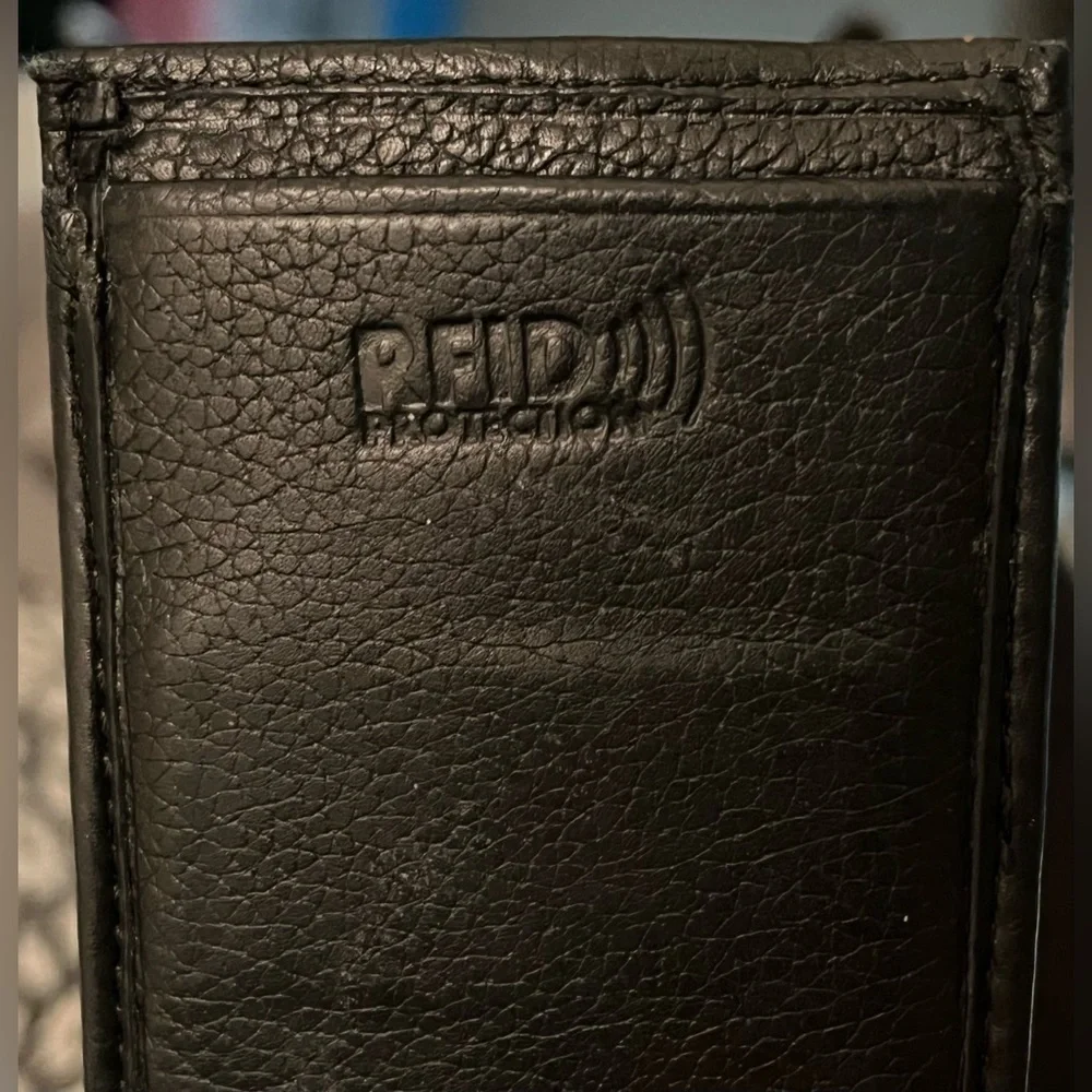 Unisex Black Leather Money Holder w/Card Slots, ID Window, Magnetic Close, RFID